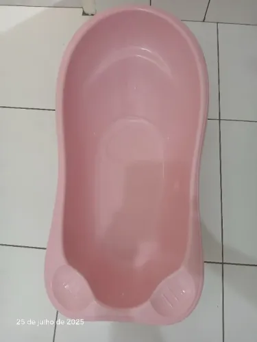 Banheira plástica cor rosa