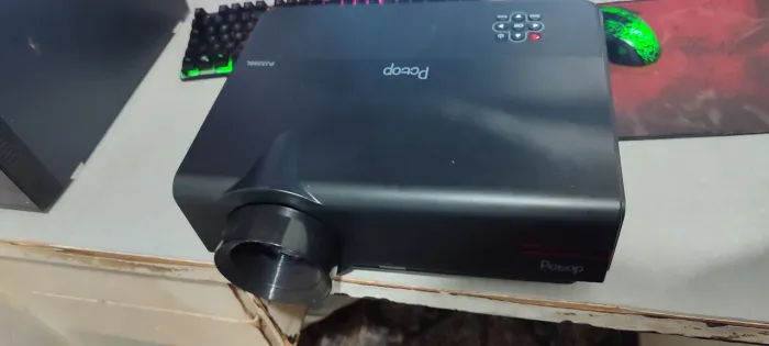 Projetor Pctop PJ3200L, apenas com uma mancha na tela