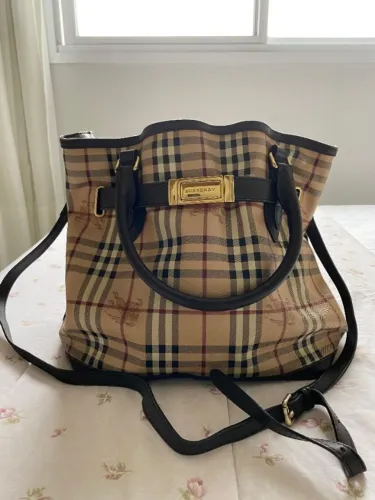 Bolsa com Alça Burberry Haymarket Check Medium Golderton