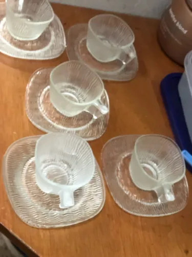 Xícaras pequenas antigas