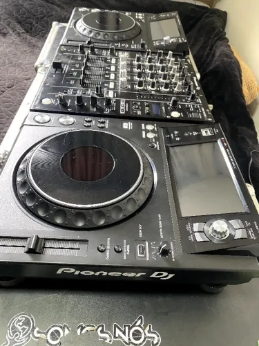 Par de XDJ Pioneer 1000MK2 e Mixer DJM-750MK2 4 canais