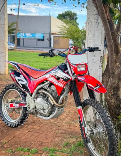 CRF 250F / 2022 / USADA APENAS POUCAS HORAS 