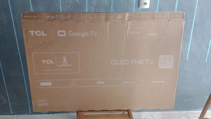 Caixa de tv de 43 polegadas