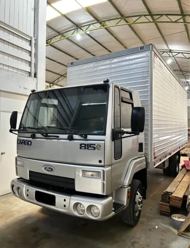 Caminhão Ford cargo 815 Baú 2011