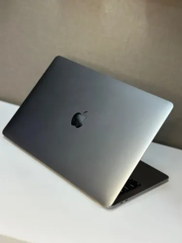MacBook Pro 2020 i5 16GB 512GB 246 ciclos