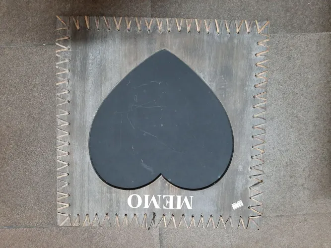 Quadro Decorativo de Coração com Detalhes Artesanais