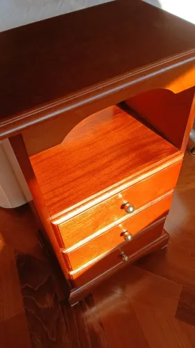 Mesa de telefone ou criado mudo madeira maciça