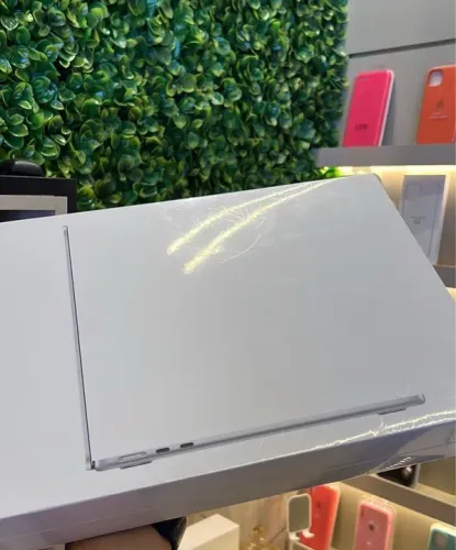 MacBook Air M2 13.6