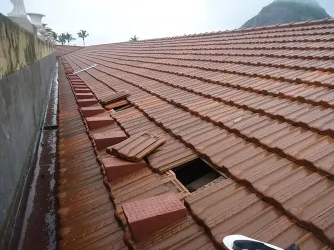 Manutenção em telhados e calhas