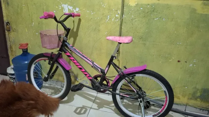 Vende-se uma bicicleta infantil 