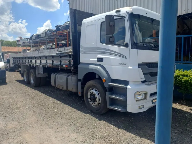 MB axor 1933 6x2  2013 carroceria 9m