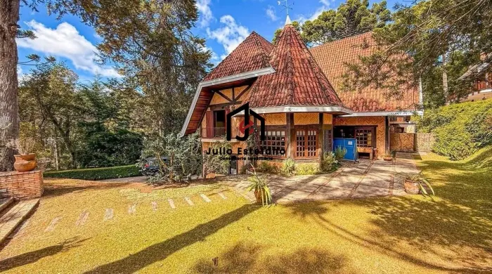 Casa com 6 dormitórios sendo 4 suítes no Condomínio Jardim Véu da Noiva em Campos do Jordã