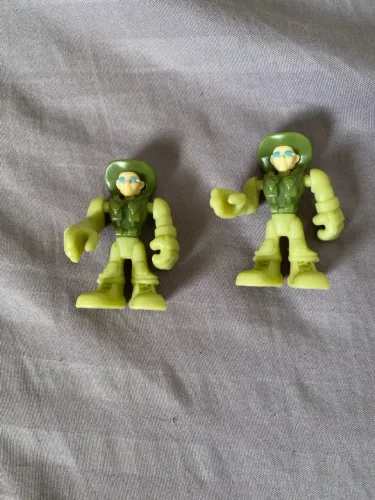 Miniaturas colecionáveis do kinder ovo 