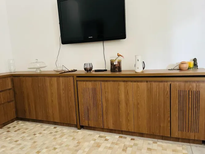 Buffet com bancada móvel  em Frejó.