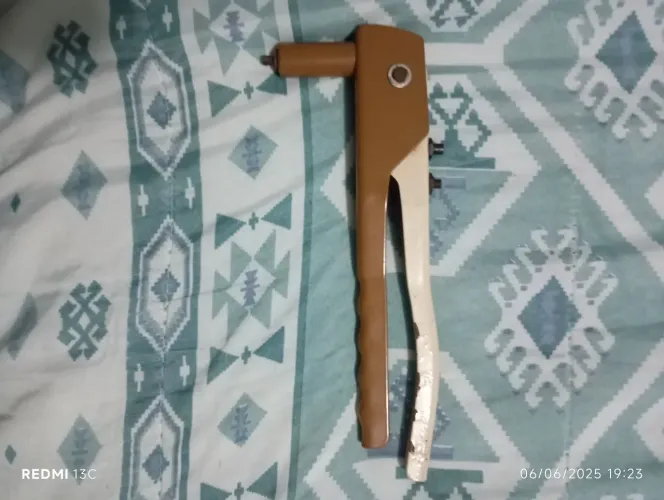 Rebitador Manual para Fixação