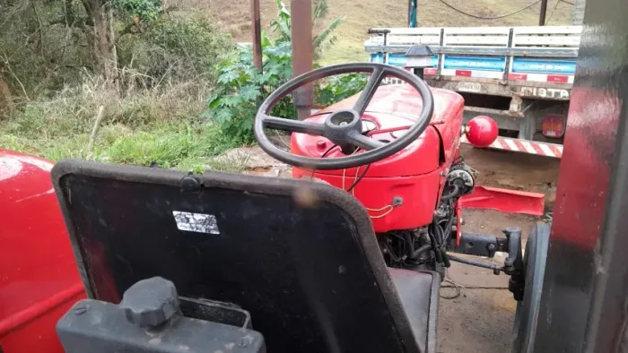 Trator Massey ferguson modelo 65x - Novo