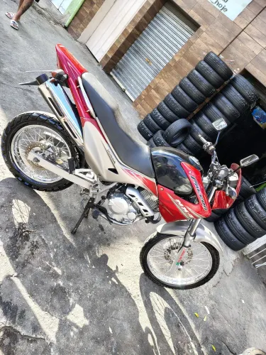 Moto linda bem conservada só pega é ser feliz.