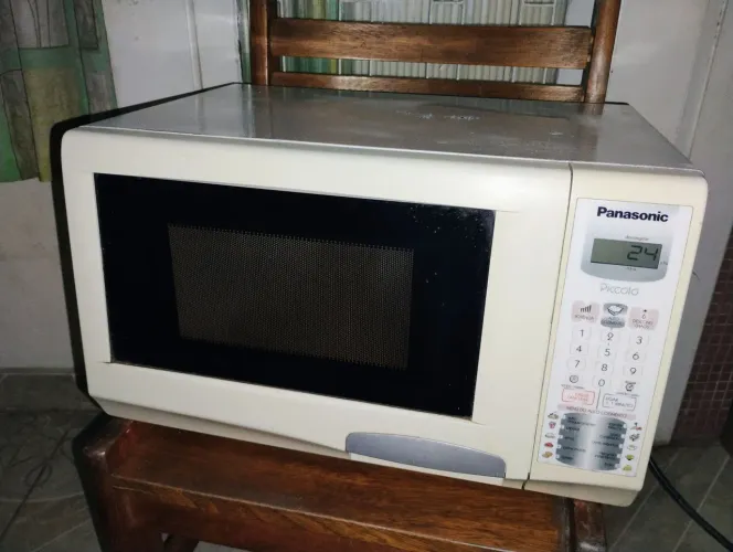 Micro-ondas Panasonic Piccolo 18 Litros 110V