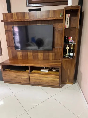 Móvel para TV em Madeira Impecável - Design Moderno