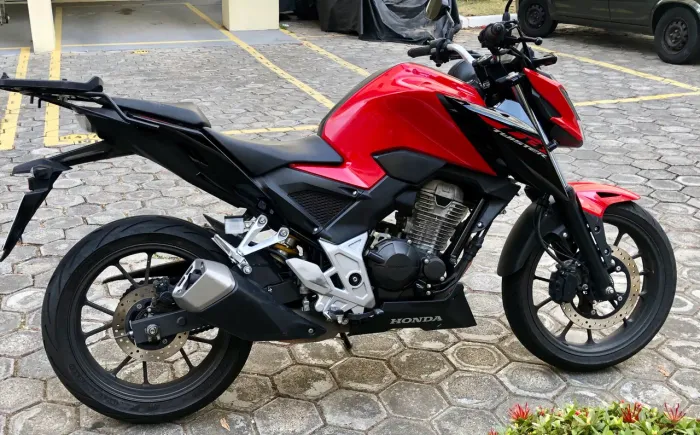 Cb 300f twister, aceito troca por moto, parcelo no cartão!