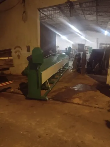 Máquina dobradeira de chapas