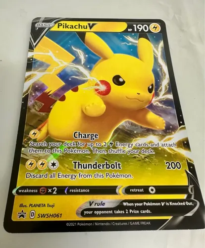 Carta Pokémon - Pikachu V (20 cm) -  importada 