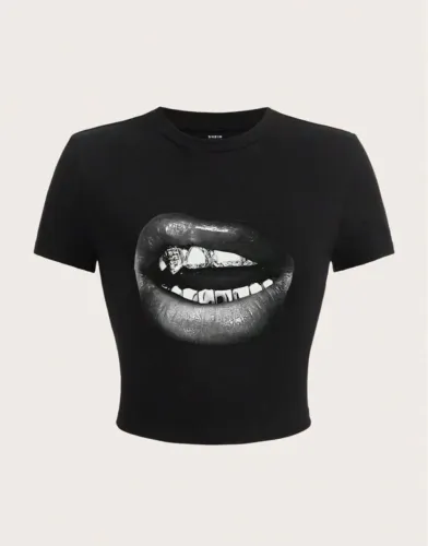 Camiseta Preta com estampa estilosa