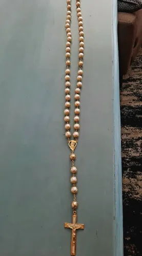 Terço com 8 metros de comprimento - dourado com pérolas 