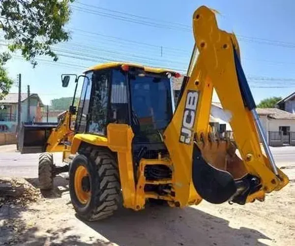 Retroescavadeira JCB 2017