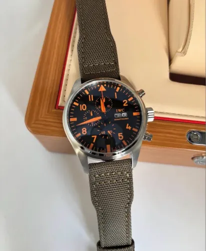 Relógio IWC Pilot Laranja