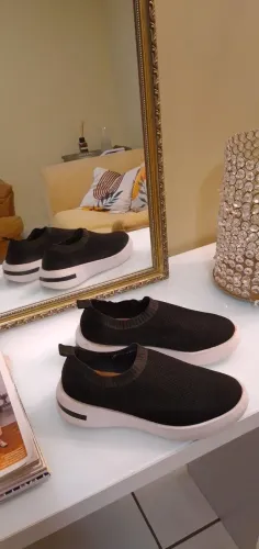 Tênis Slip On Preto com Solado Branco