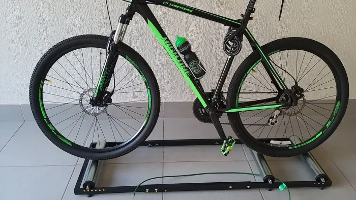 Rolo para Ciclismo 2 eixos de rotação. Semi novo.