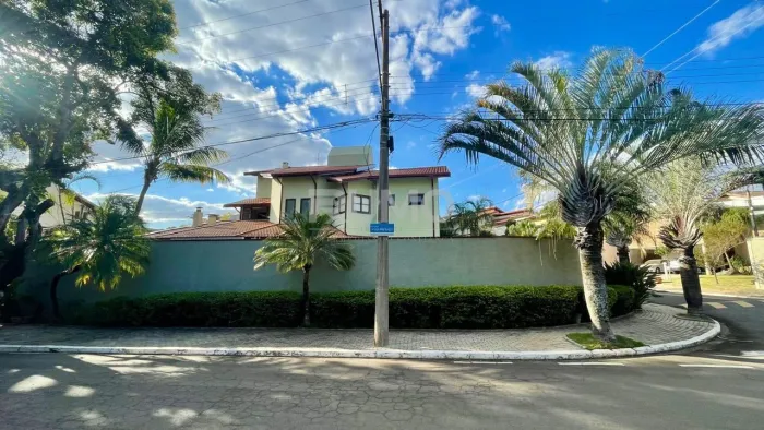 Casa em condomínio fechado à venda próximo a escola de cadetes em Campinas