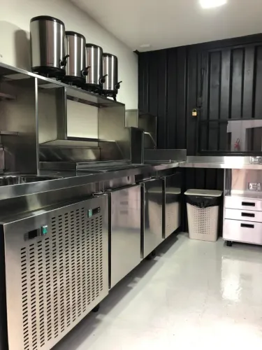 Bancada de inox com refrigerador e freezer (completo)