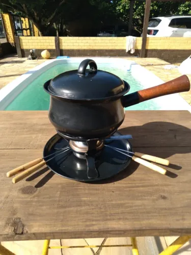 Aparelho de fondue, 10 peças em aço carbono esmaltado preto fosco.