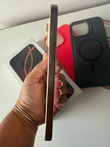 Vendo iPhone 16 pro Max 256 gb 94% de bateria na garantia