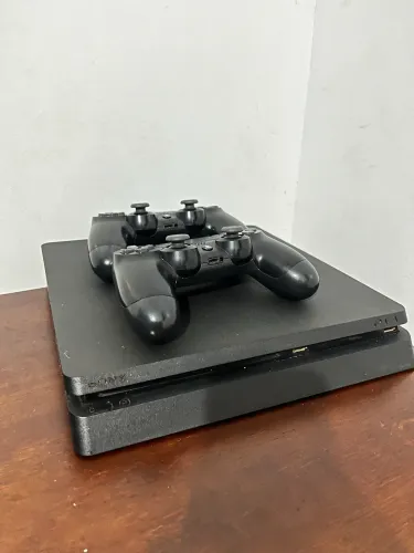 Ps4 slim 