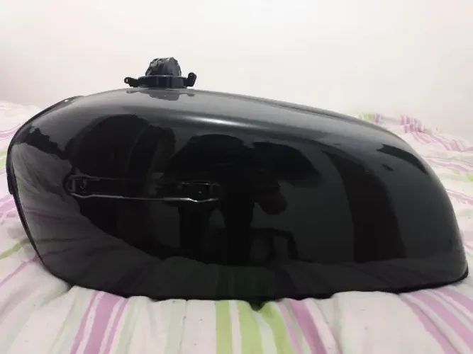 Tanque Moto Suzuki GT 750 c/ tampa (GT 380 / GT 550 / GT 750)