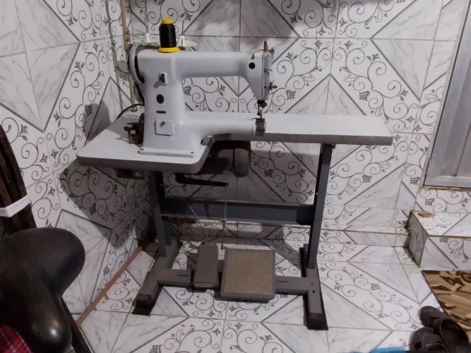 Máquina industrial de costura de braço esquerdo