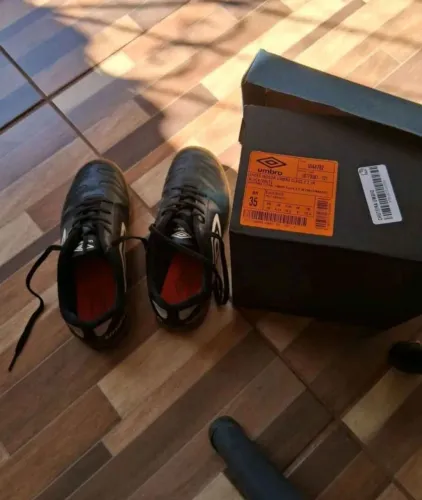 Chuteira society Umbro 35