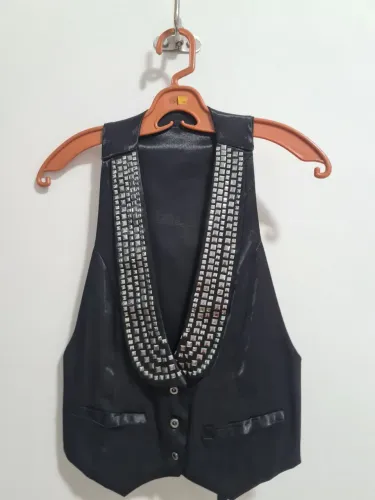 Vende-se colete preto