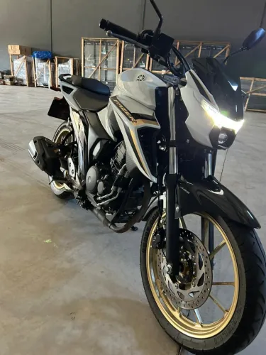 MOTO YAMAHA