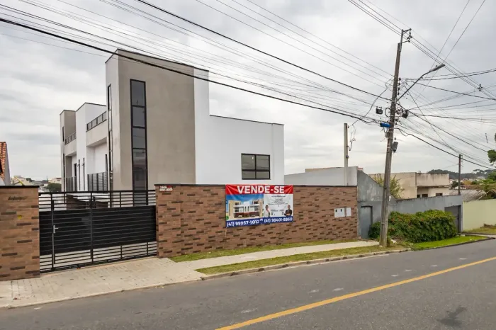 Venda de Sobrado em condomínio no Pilarzinho, Curitiba com 152m² com 3 suítes