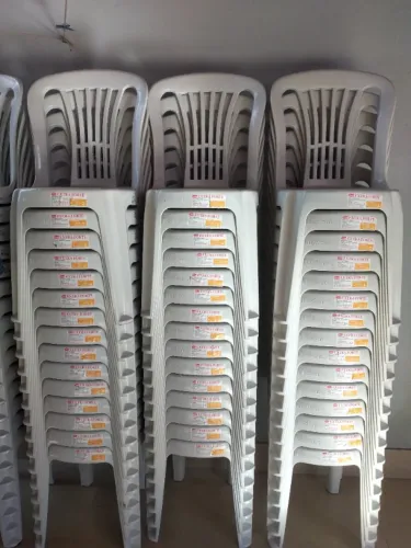Vendo 60 cadeiras novas marca Moderna