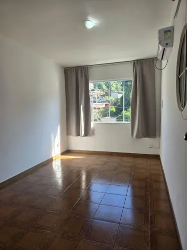 Alugo casa em Santa Bárbara