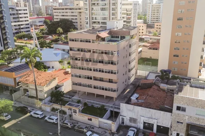 Cobertura Luxuosa na Aldeota: 5 Quartos, Piscina Privativa / Condomínio do Edifício José B