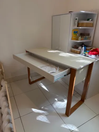 Mesa escritório com gaveta