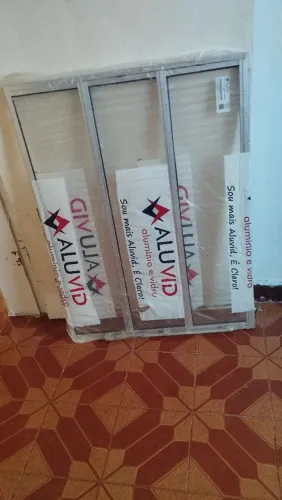 Basculante novo 60x80 cm