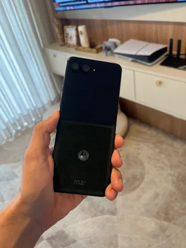 Motorola Razr 60 Ultra 1TB Alcantara - novo 