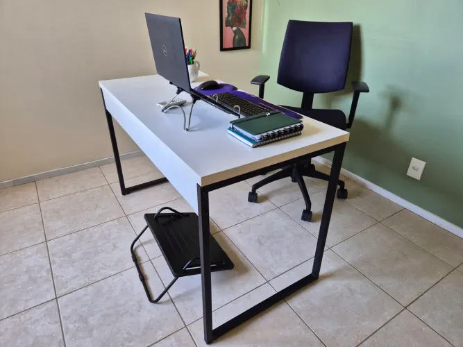 Mesa Escrivaninha Industrial 120x60cm MDF Branco Pés de Metal